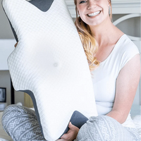 Persona felice con cuscino CalmAura